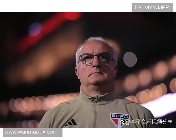 京多安的传奇之路：从默默无闻到世界足球舞台的璀璨明星