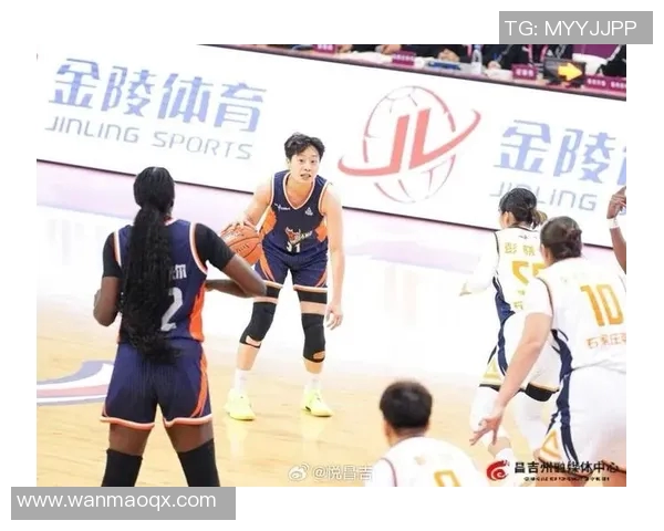 新疆女篮与广东女篮激战正酣谁能在赛场上笑到最后