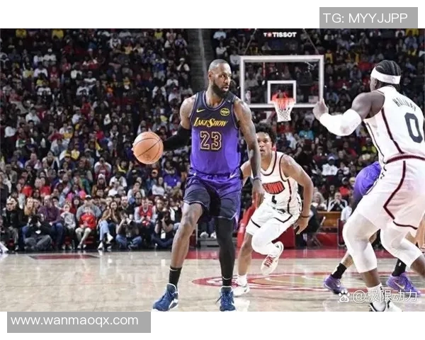 正播雷霆与太阳激战正酣球迷热情高涨期待精彩对决