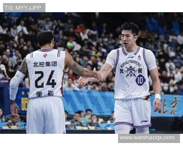 邹雨宸的篮球之路:从青涩少年到职业球员的成长历程与奋斗故事 邹雨宸的篮球之路:从青涩少年到职业球员的成长历程与奋斗故事