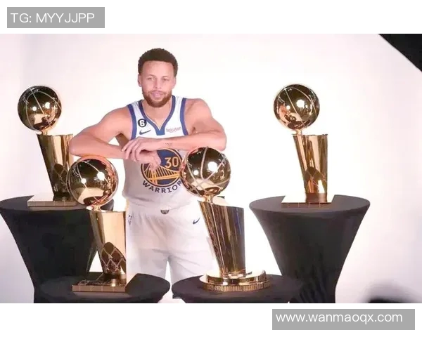 勇士与魔术对决库里精彩集锦回顾展现超级球星的绝佳表现