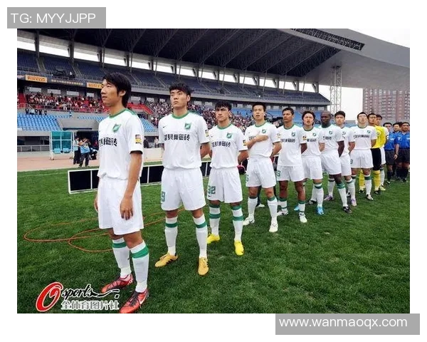 杭州足球队战术引发热议球迷与专家观点交锋分析 杭州足球队战术引发热议球迷与专家观点交锋分析