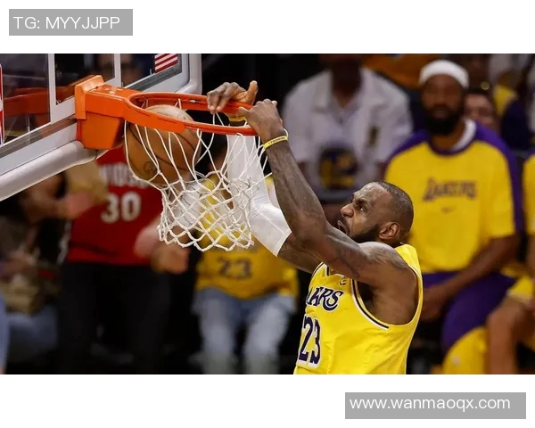 热火与湖人巅峰对决NBA经典赛事再掀高潮球迷热情高涨