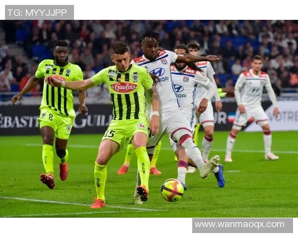 里昂与贝西克的精彩对决揭示足球战术与团队合作的魅力